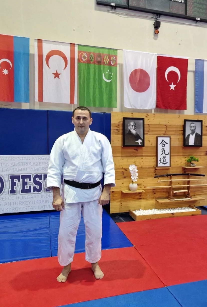  <span style="font-style: italic;"> </span><span style="font-weight: bold;">Юрий Мартыненко 7 Дан Eurasia Aikido</span> <span style="font-weight: bold; font-style: italic;">Технический директор,инструктор международного класса. Тренер представительства Организации Евразия Айкидо в Туркменистане </span> <br>